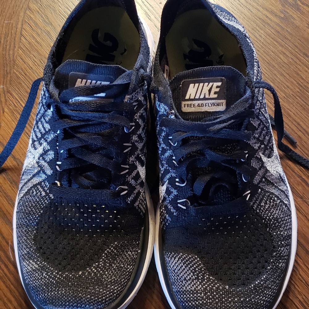 Size 8 nike